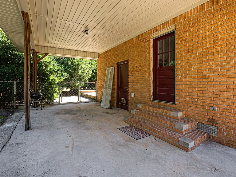 3140 Georgia St — Photo 2