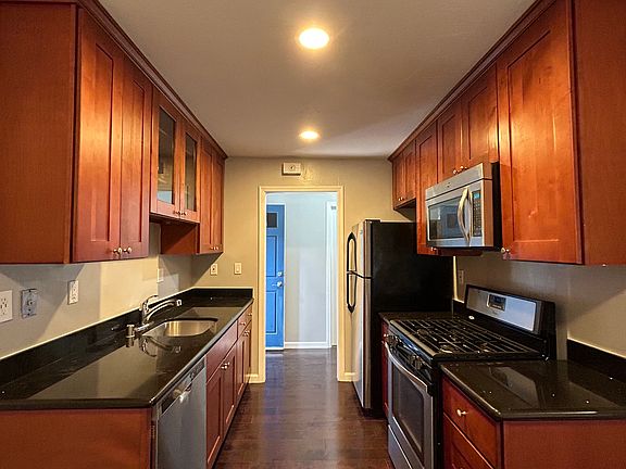 4th image of 901 Hill St APT 3