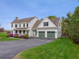 13 Cleaves Farm Rd, Falmouth, ME 04105