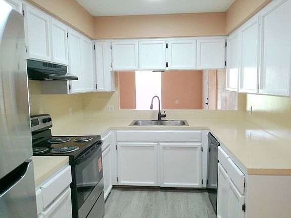 4th image of 3617 Crestbrook Ct APT 01