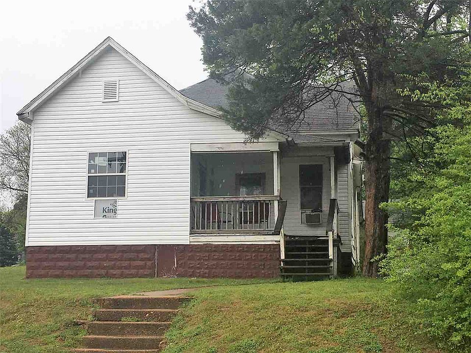 2nd image of 935 Lester St