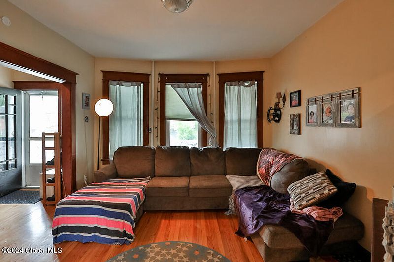 5th image of 24 Maplewood Street