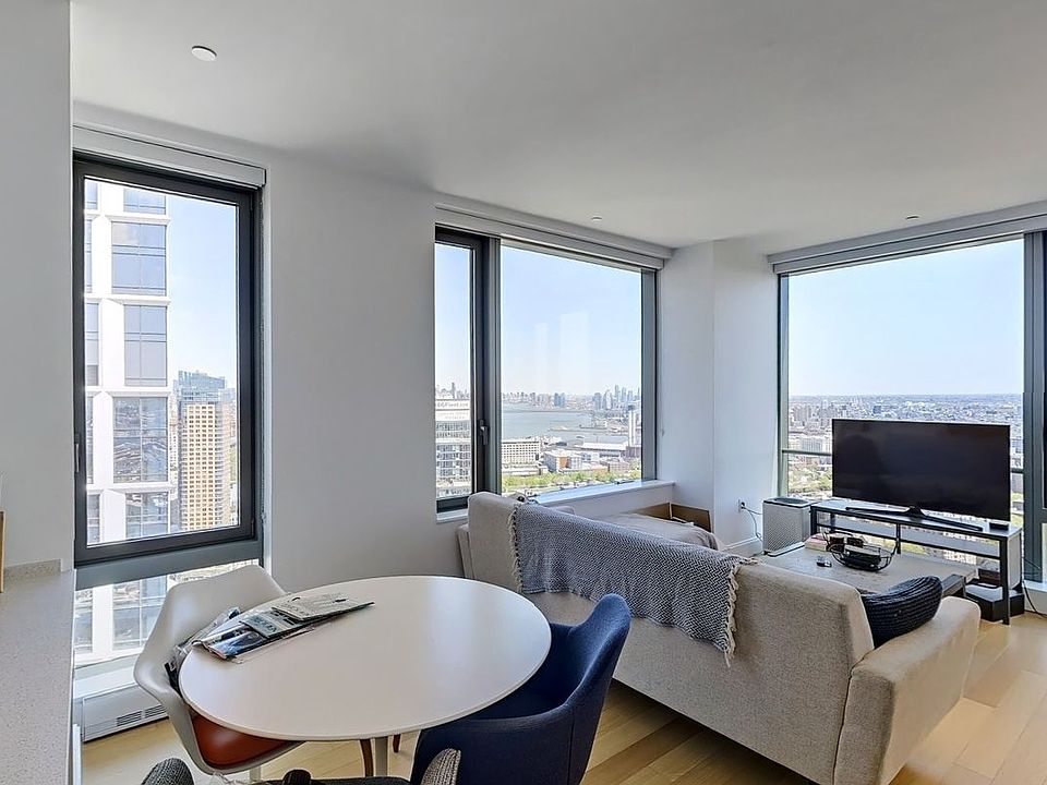 1st image of 167 Willoughby St #43