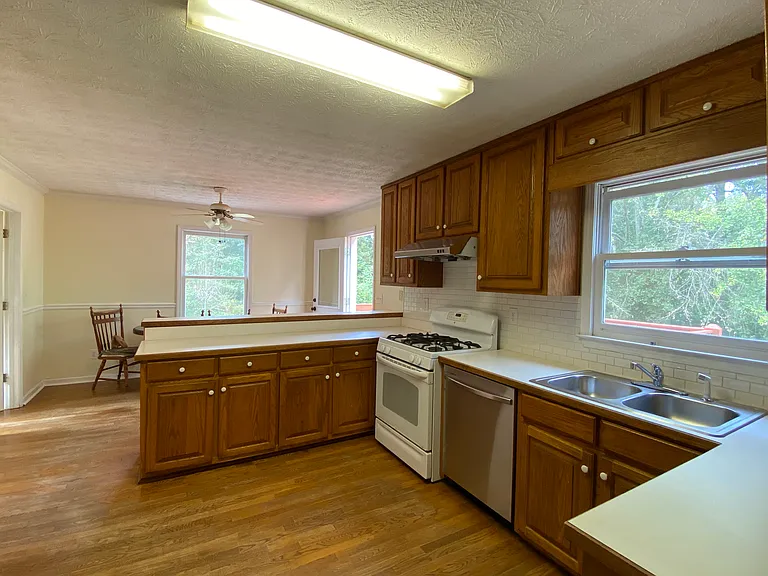 1188 Westchester Dr — Photo 20