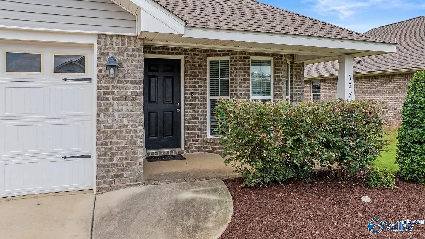 3 bed, 2.0 bath, 1717 sqft, $2,000 — Photo 3
