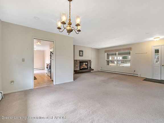 4th image of 607 Devon Dr