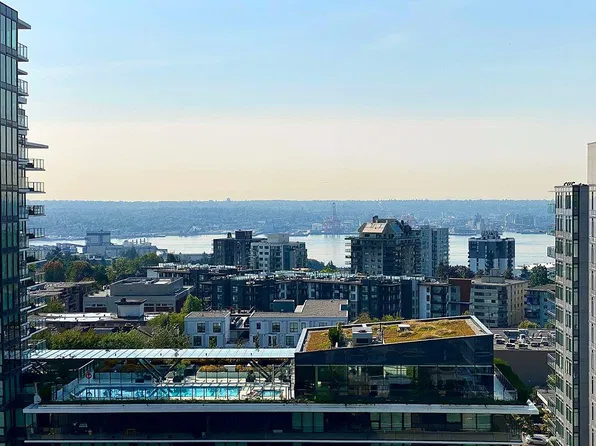125 E 14th St #1403, North Vancouver, BC V7L 2N7