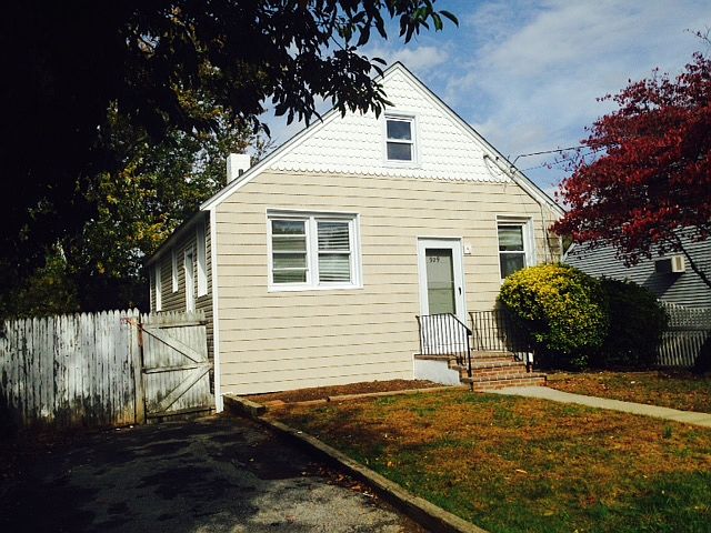 1st image of 929 Clay Street