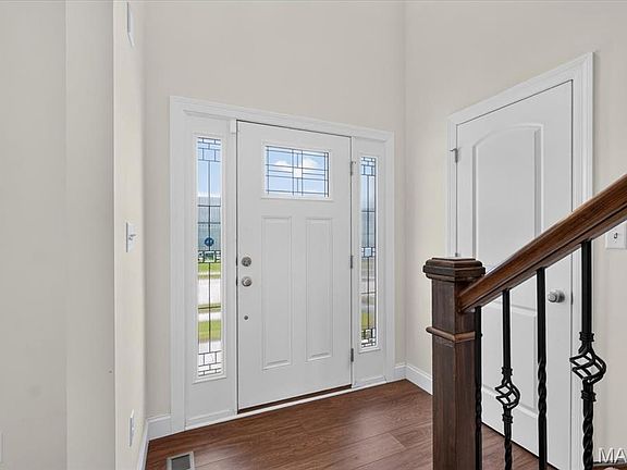 3rd image of 823 Silver Buck Ln