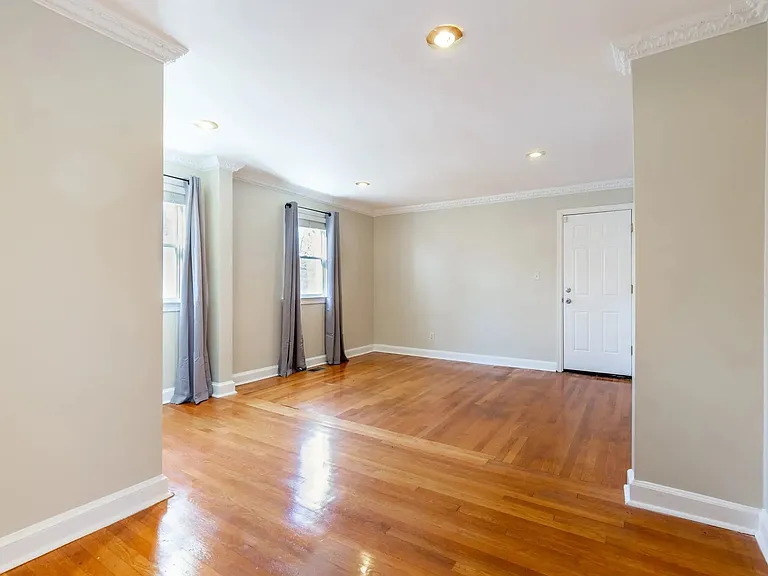 59 Farragut Pl NW — Photo 8