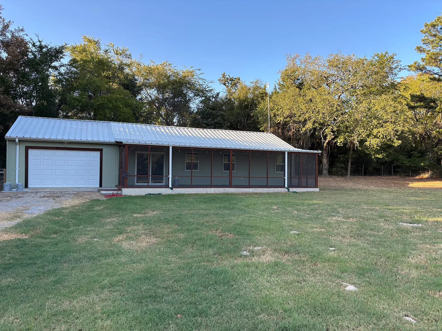 2 bed, 900 sqft, $1,550 — Photo 1