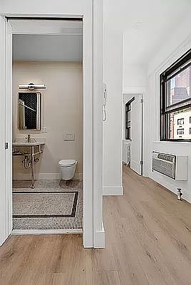 5th image of 138 E 38th St #9BB