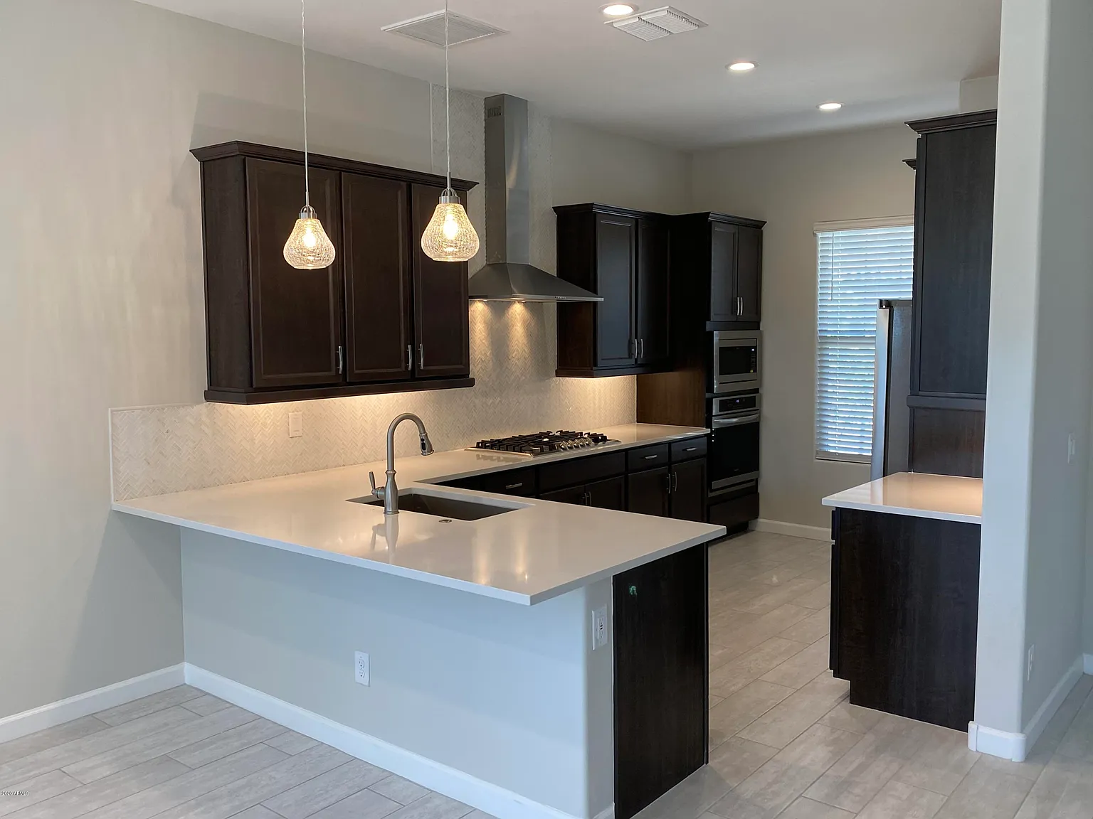 3 bed, 2.5 bath, 1832 sqft, $3,400 — Photo 4