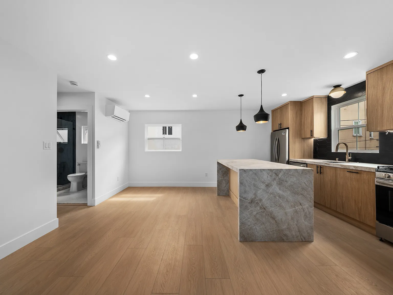 1 bed, 650 sqft, $3,100 — Photo 2