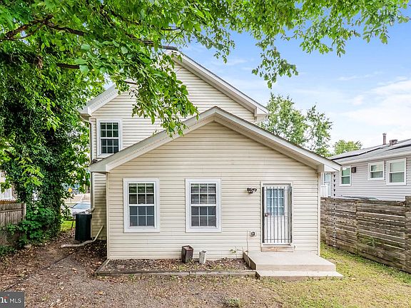 5th image of 4933 Lee St NE