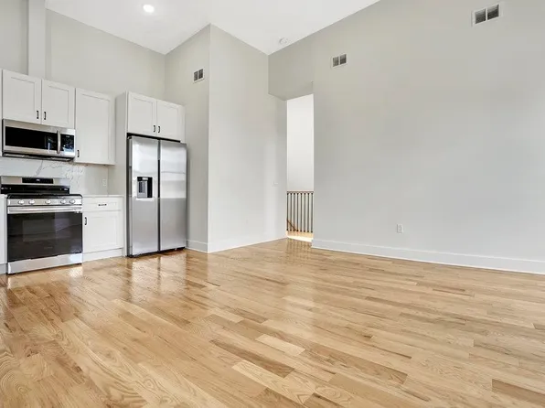 34 Van Reypen Street image 7 of 25