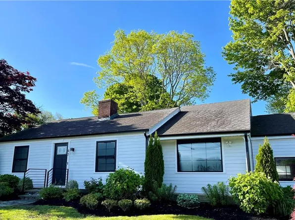 47 Burbank Ave, Narragansett, RI 02882