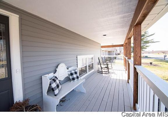 4th image of 905 Flaggland Dr