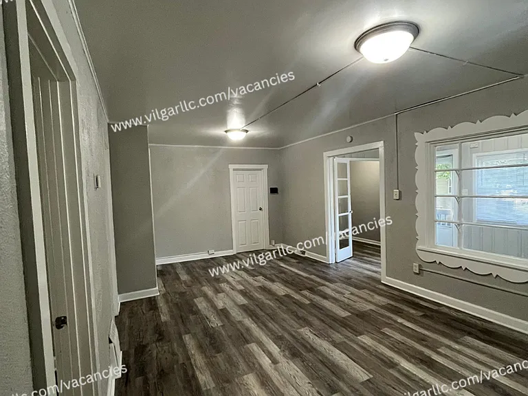 6065 E 6th Pl — Photo 7