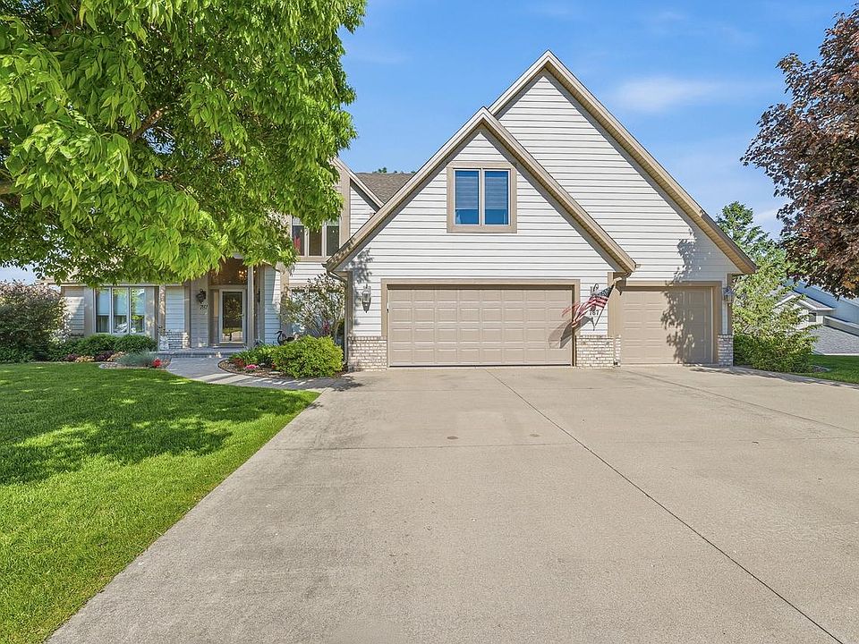 1st image of 787 Green Bay DRIVE