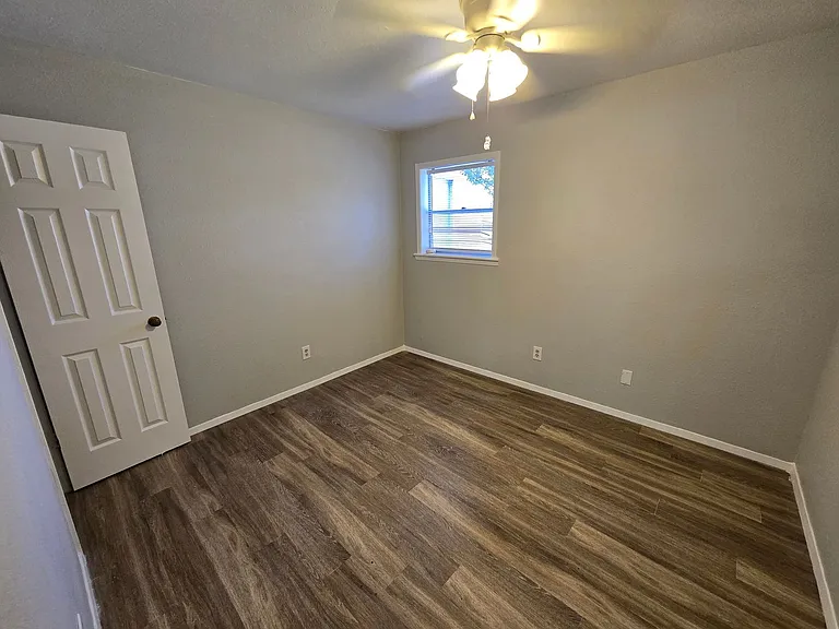 1309 Airline Dr — Photo 10