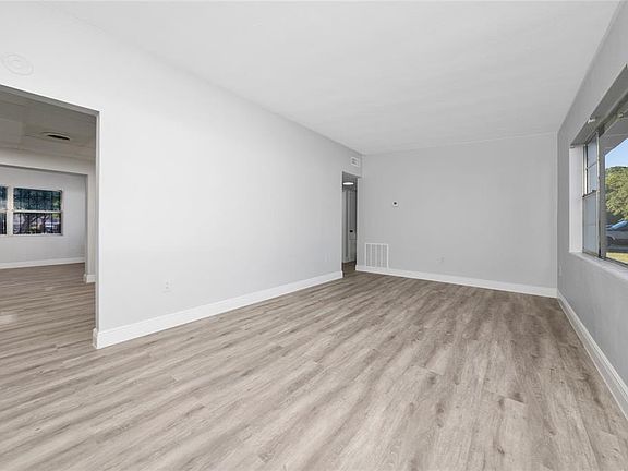 2nd image of 2614 Rio Ln