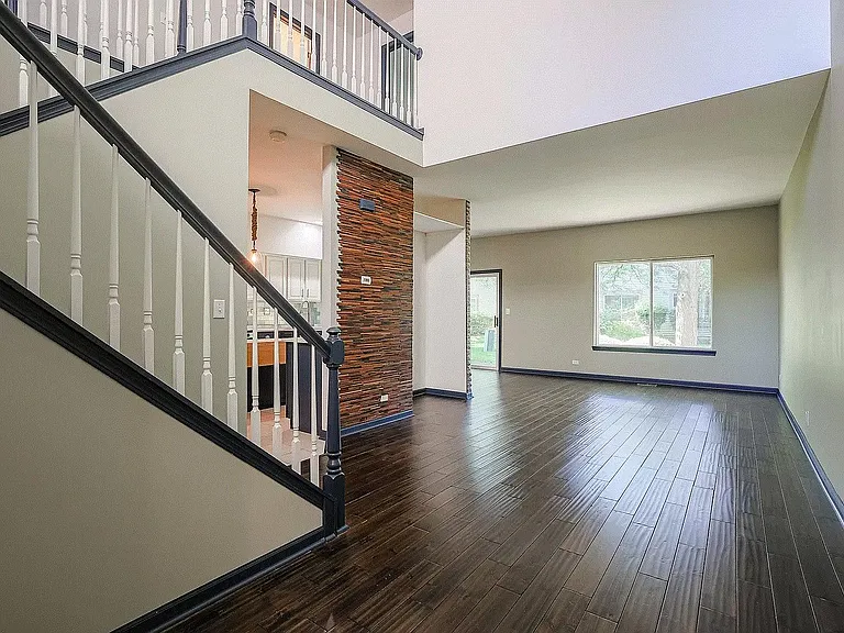 983 Parkhill Cir #983 — Photo 2