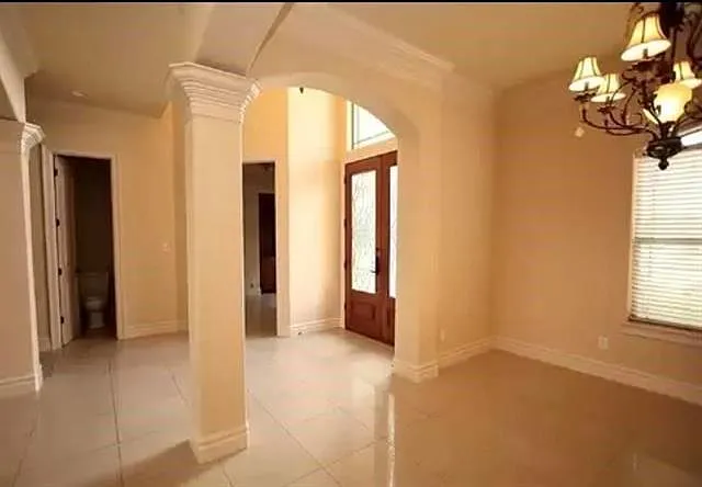 5 bed, 3.5 bath, 2905 sqft, $2,995 — Photo 2