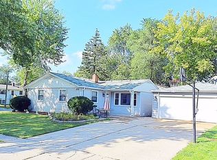 1975 Bristol Ln, Carpentersville, IL