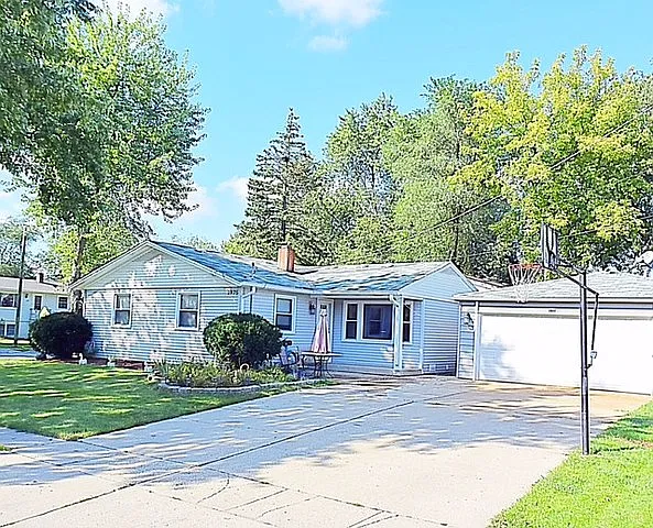 1975 Bristol Ln photo 1