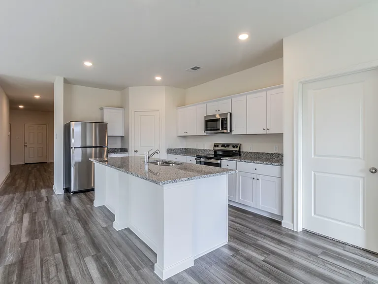 1888 Everglades Dr — Photo 4