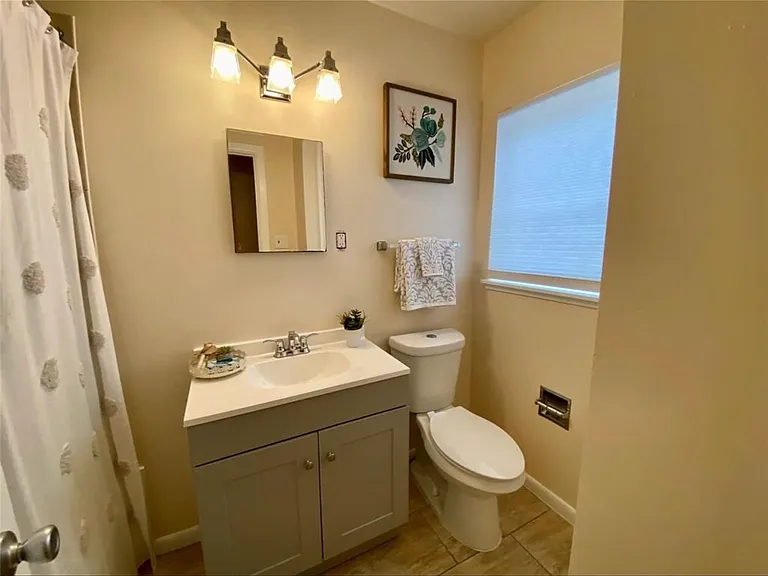 6758 Underhill St — Photo 7