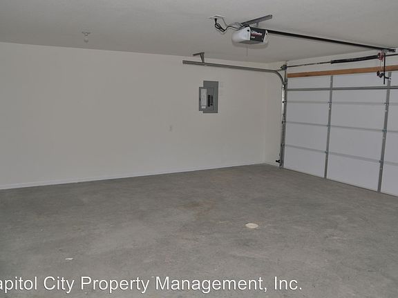 5th image of 1045 Emily Ln