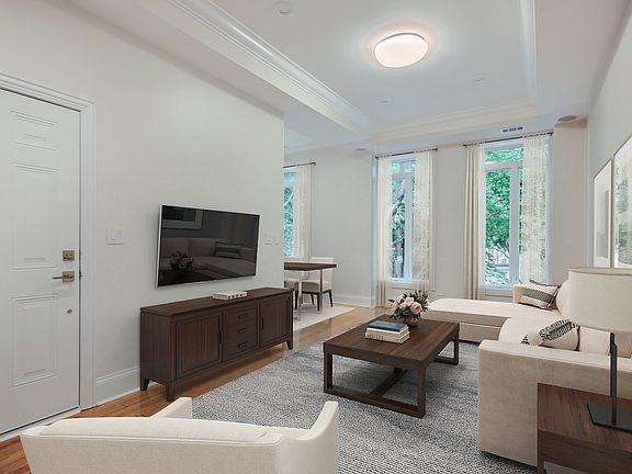 3rd image of 1502 N Hudson Ave #2
