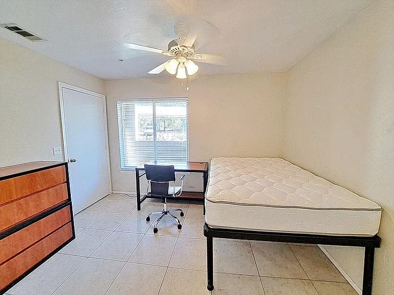 4000 SW 23rd St #1107 — Photo 7