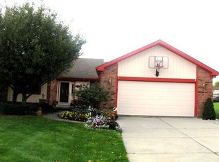 691 Brookwood Ln E, Rochester Hills, MI 48309