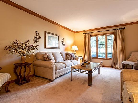 4th image of 707 Willowcrest Dr