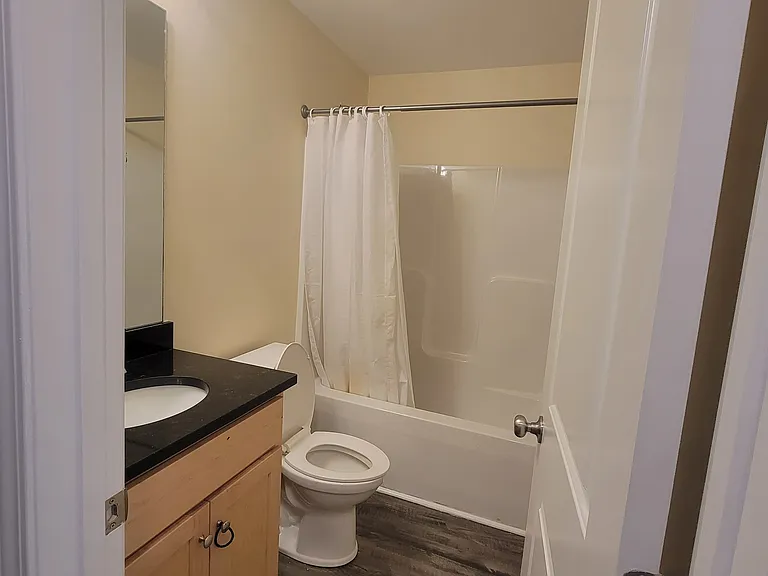 2742 Mayfair Ave — Photo 10
