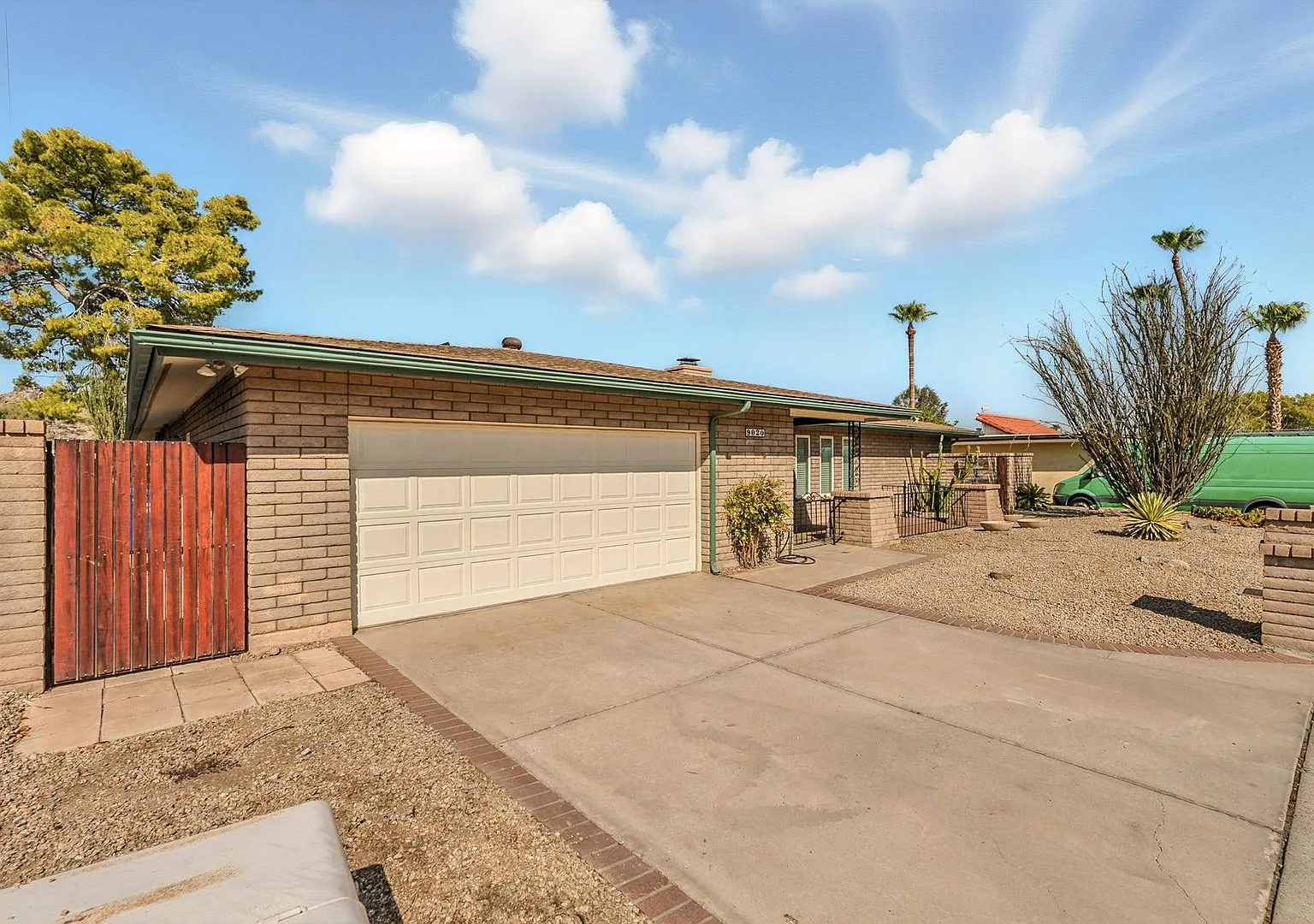 Beautiful 3 bed, 2 bath w/ bonus Room, located in Heritage Heights in Phoniex — Photo 2
