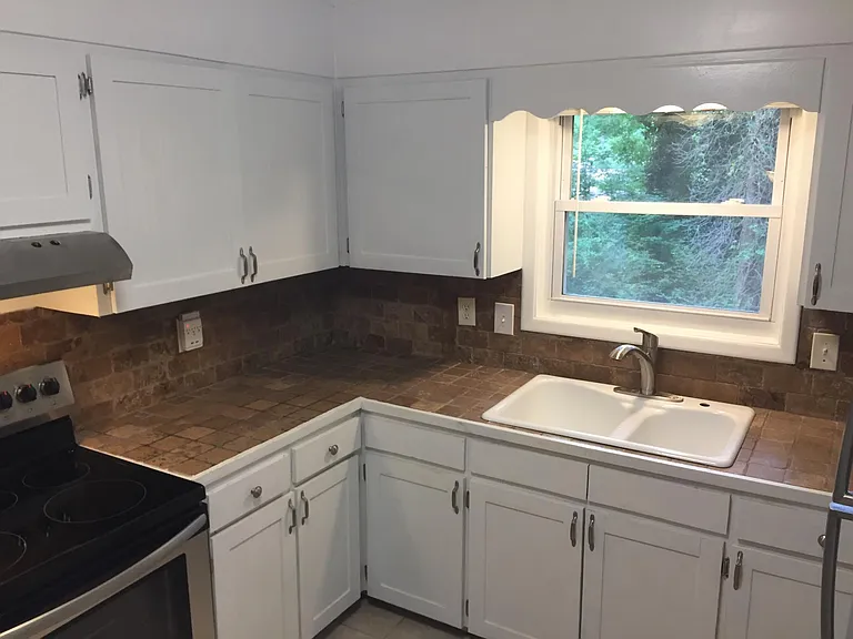 1443 Janmar Dr #MAIN UPSTAIRS — Photo 4