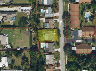 10731 Regent Cir, Naples, FL 34109