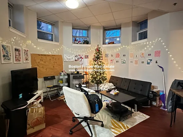 211 Park Dr APT B3, Boston, MA 02215