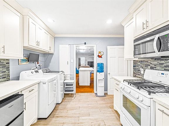 3rd image of 417 Fairmont Dr