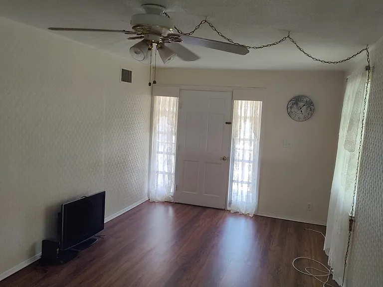 5 John F Kennedy St #5 — Photo 7