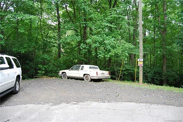 2nd image of 40 Woodsey Ln