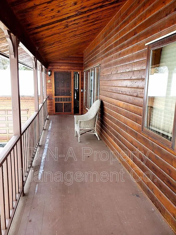 3 bed, 2.0 bath, 1978 sqft, $2,200 — Photo 3