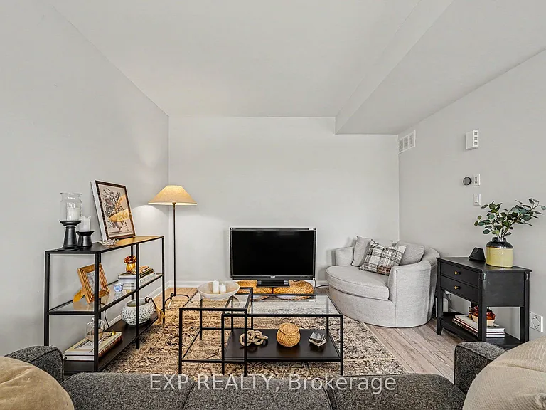 108 Teelin Cir — Photo 7