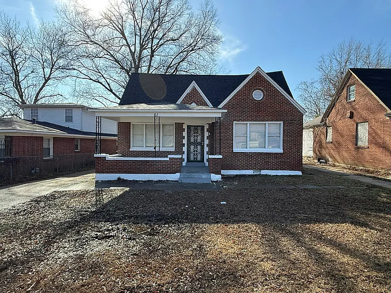 61 S Pkwy E — Photo 1