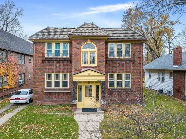 1922 Douglas St, Rockford, IL 61103