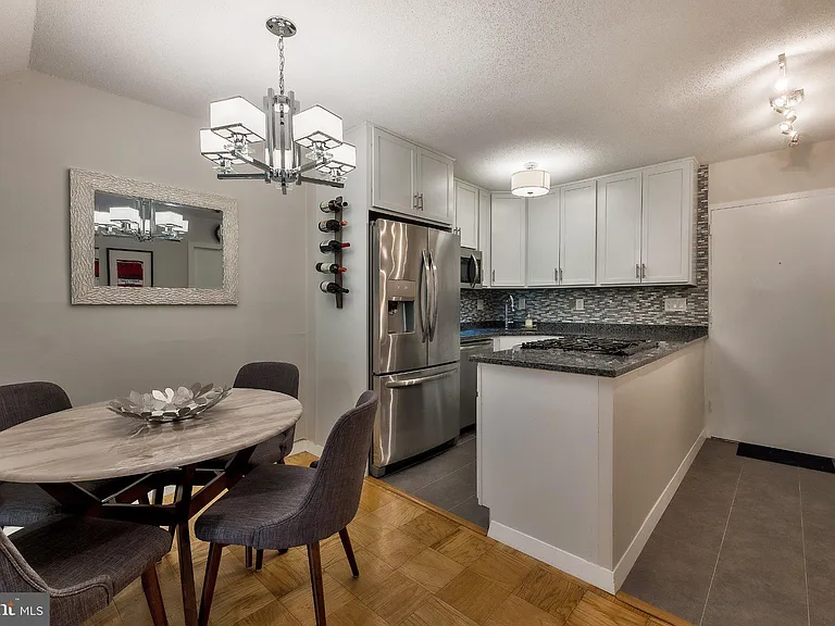 2201 L St NW #217 — Photo 2